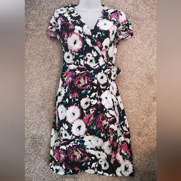 BCBG MaxAzria X-Small Short Sleeve Pink Floral Print Faux Wrap V-neck Dress - Picture 5 of 12